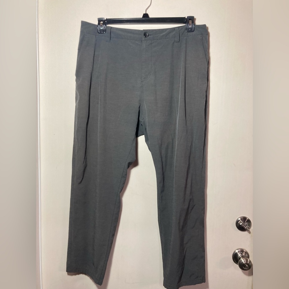 Vuori Mens Aim Pants Side/Back Pockets (2 Zip) Zipper/Button Closure Size 38X28